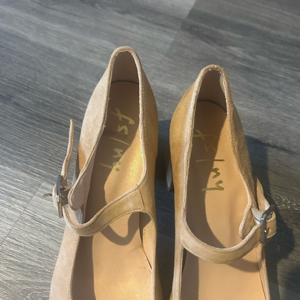 French Sole Tan  Heels - Picture 3 of 6